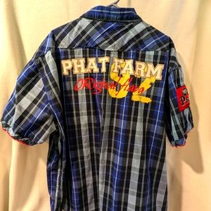 Classic PhatFarm men's 4x button down shirt sleeve shirt with graphics.